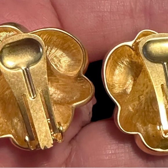 KJL Kenneth J Lane Clip Earrings Chunky Modernist Matte Gold Tone Vintage - Picture 7 of 8